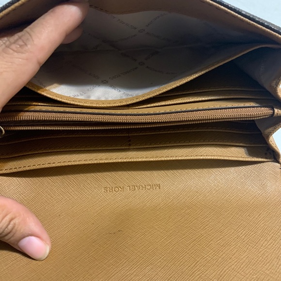 MK Wallet - Picture 3 of 6